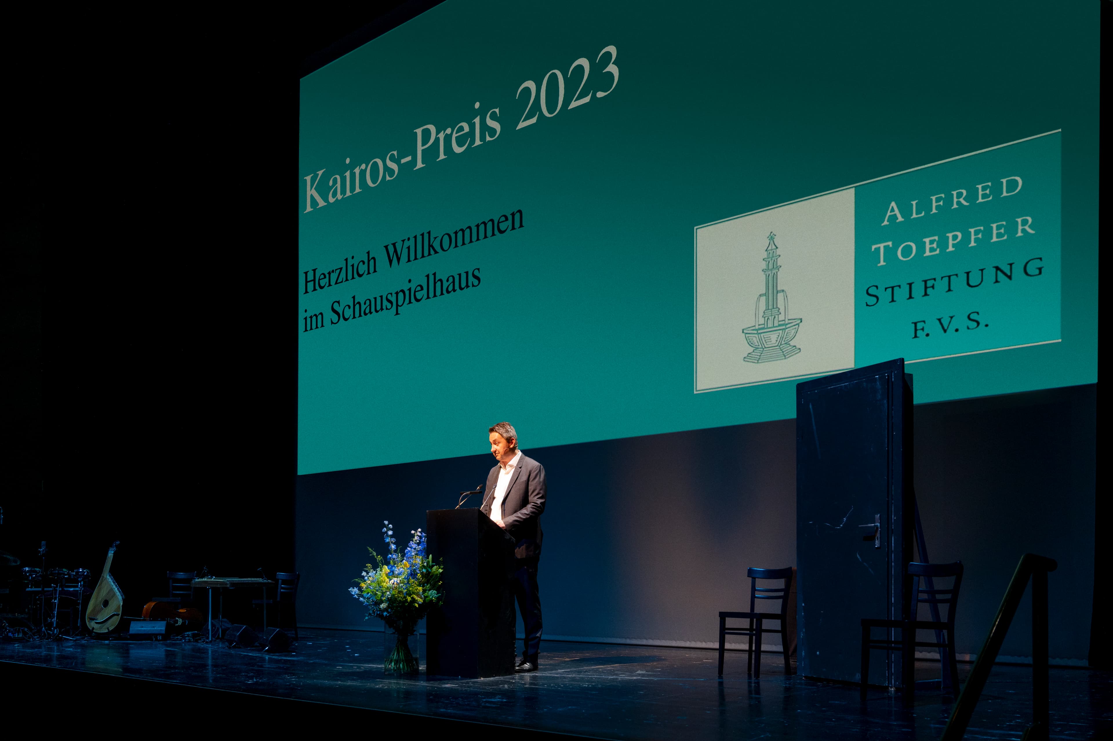 Ansgar Wimmer begrüßt die Gäste_KAIROS-Preisverleihung 2023_Fotograf: Gregor Lengler